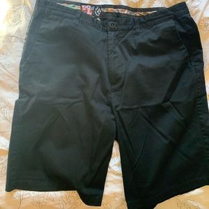 Volcom shorts size 40